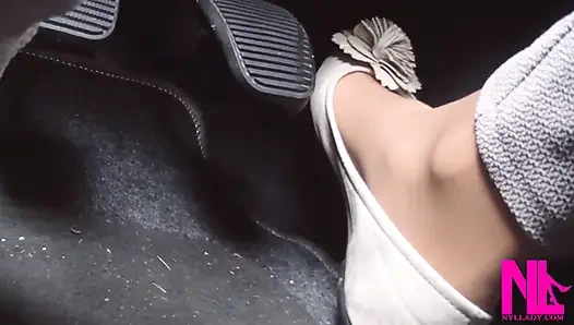 Мягкое реввинг и деликатная педали накачка в бежевых балетках на шланги ступни