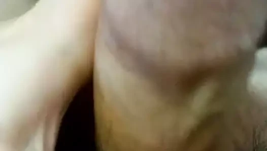 Mastürbasyon yapıyor ve tek başına boşalıyor