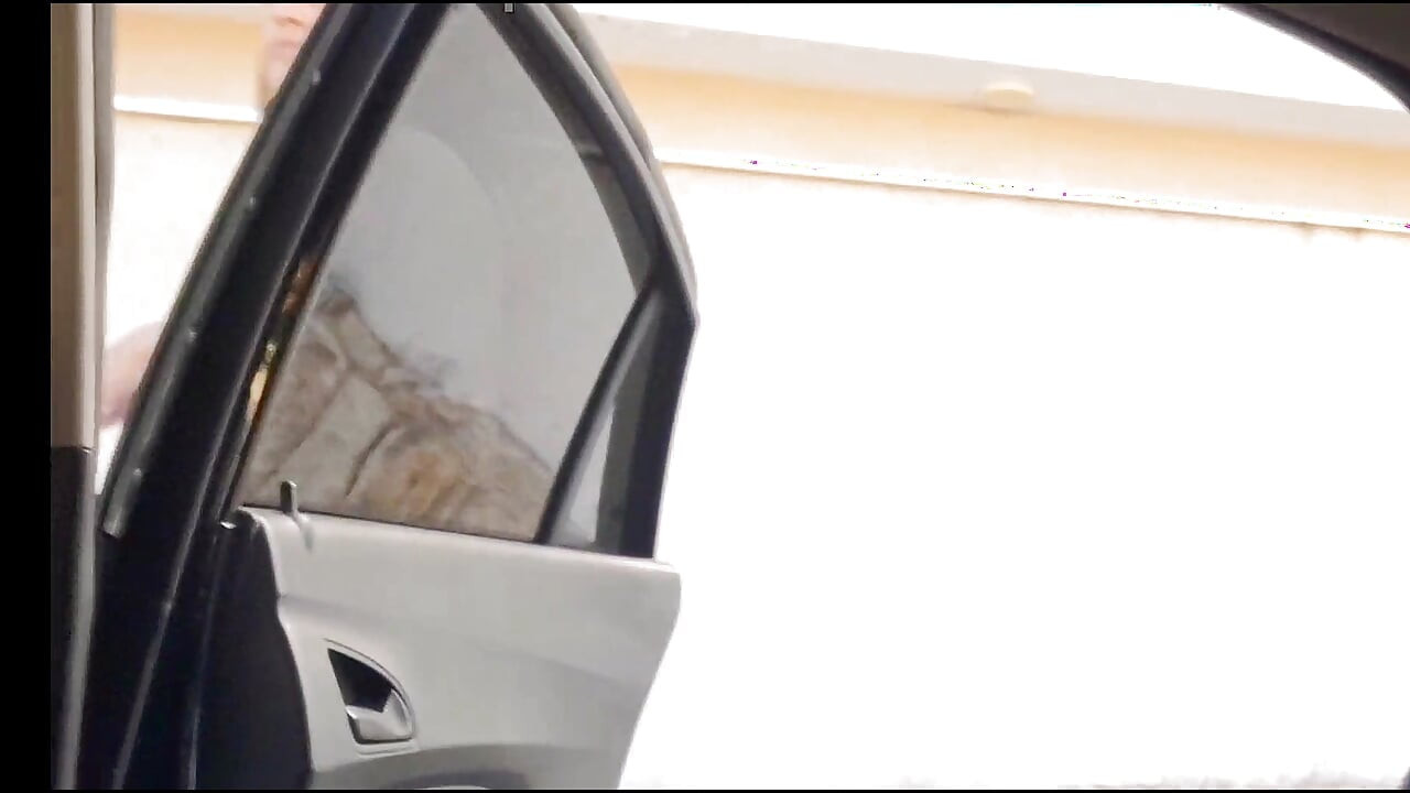 Mi-am arătat pula unei femei sexy în riscant, dar i-a plăcut!