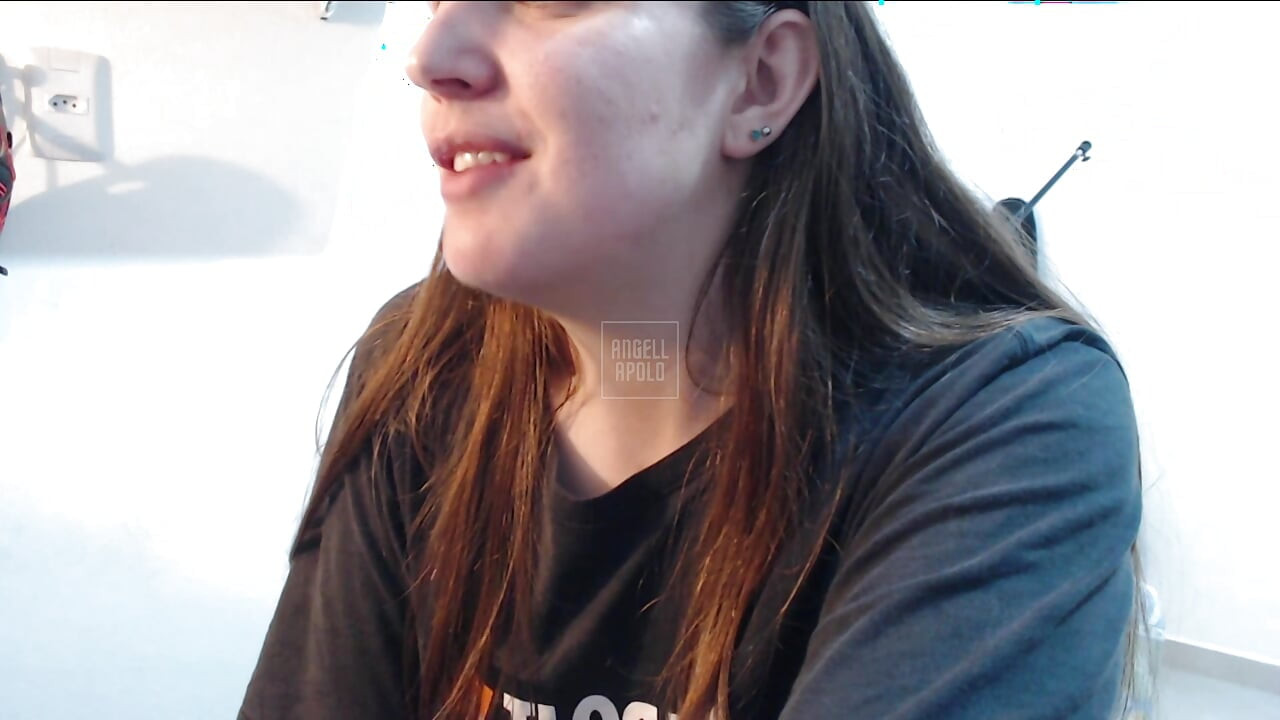 Blonde Big Ass Dancing in the Room on Live