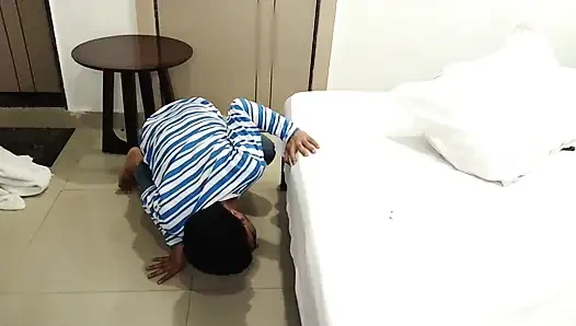 Naukrani ko new year bonus deke pel diya