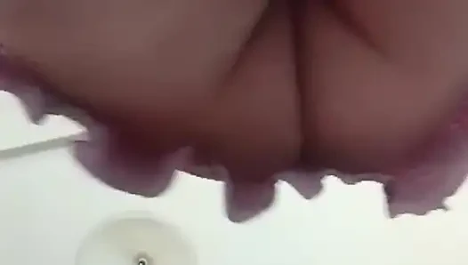 Ты заглянешь мне под юбку