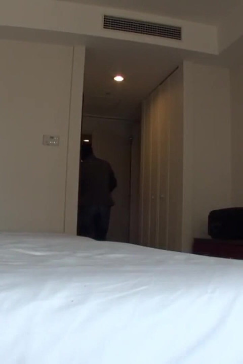 Reines lächeln, peinliche erste berührung, jeder blick ist unwiderstehlich pOV