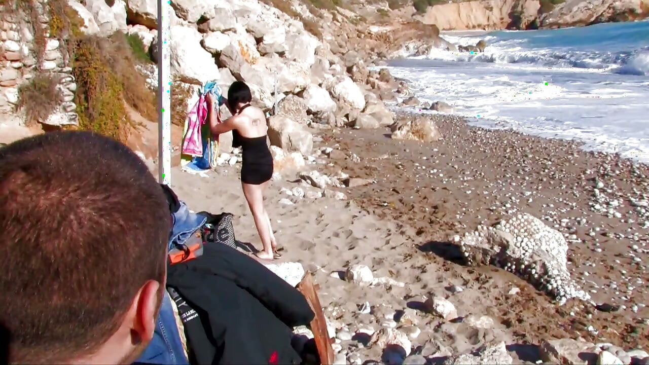 Foxy gótica babe consigue follada en el playa