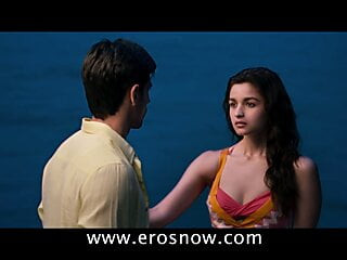 Alia Bhatt with Siddhart Malhotra - Student Of The Year