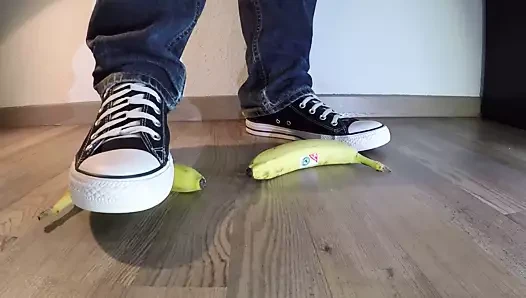 Converse food crush  banana