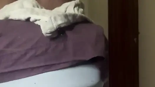 Tante seksi ini dientot habis-habisan saat suaminya lagi di kantor