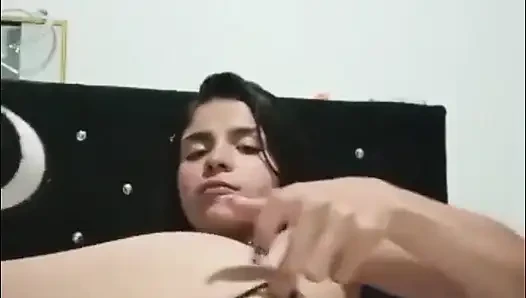 Kız arkadaşım benim için mastürbasyon yapıyor