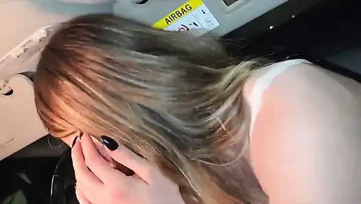 Ein doppelter blowjob im auto meiner freundin, schmutzige morbide mädchen