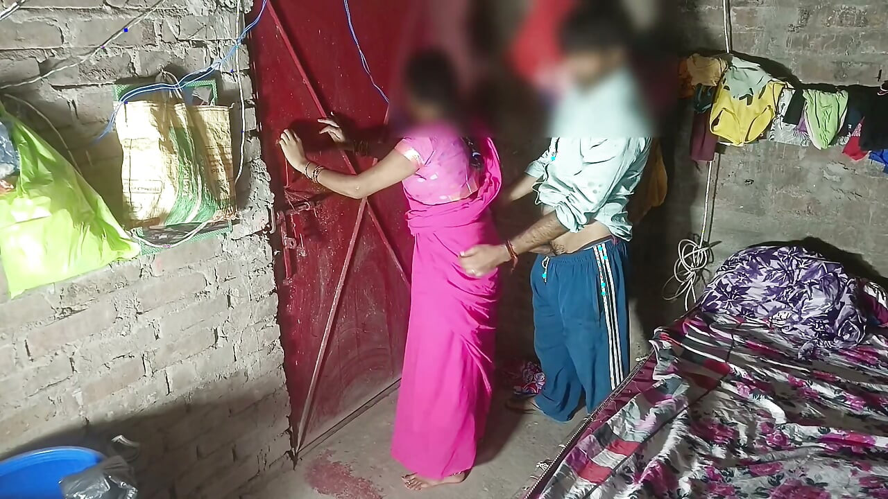 Secret sex in broad daylight, brother-in-law entered the sister-in-law's room and persuaded the sister-in-law to her, then sucked the nipples, choosing the sister-in-law, the sister-in-law landed the muscle and stood up to the doctor.