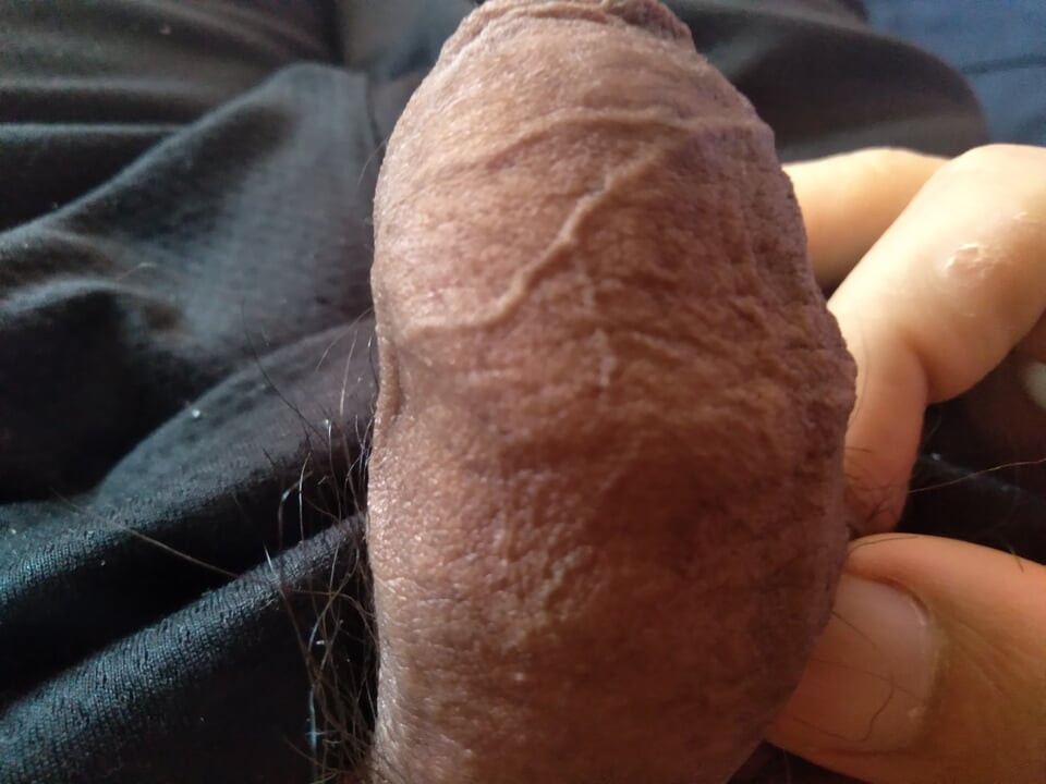 หนุ่มและควยของเขากําลังรอให้ตูดเล็ก ๆ เย็ด