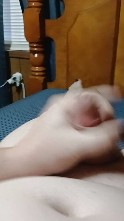 Η ντροπαλή μικρή πούτσα στην προπόνηση τινάζεται και τρώει το δικό της μικρό χύσιμο από την κάμερα αφού τελειώσει