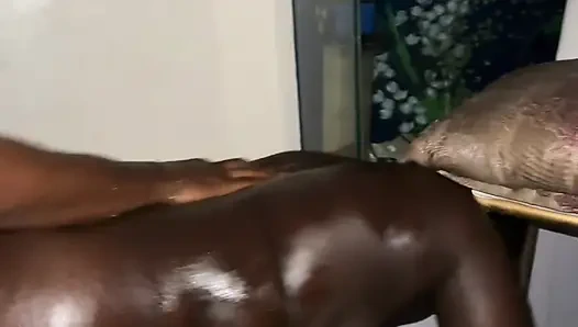 Malam permainan berubah menjadi ngentot panas berkeringat !!