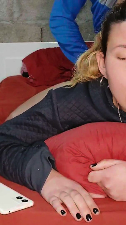 Mamada y sexo vaginal a una dulce adolescente | Clip 1