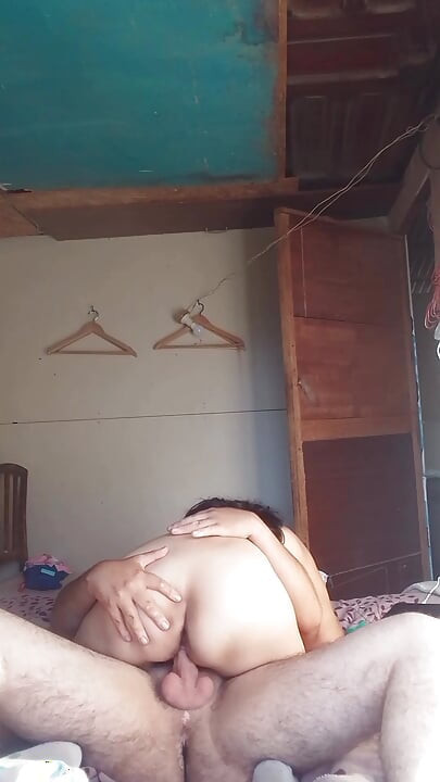 ผู้ใหญ่เสียบไม้เสียบ