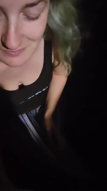 Momento spettacolare da "Stormy Nights con una topa bionda:Coccole accogliente durante la lettura & un gioco selvaggio sotto la pioggia.  Parte "parte"