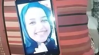 Видео трибьюта с улыбкой красивой девушки в хиджабе