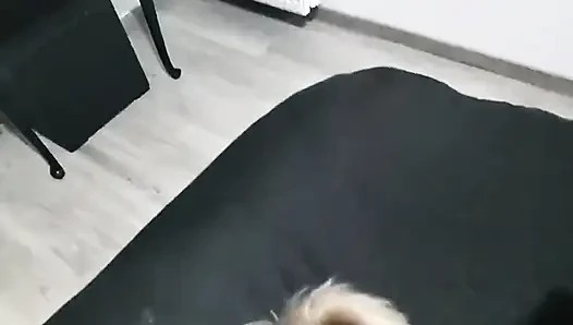 Persetan liar yang bagus di mana dia membuatku keras dengan gaya doggy