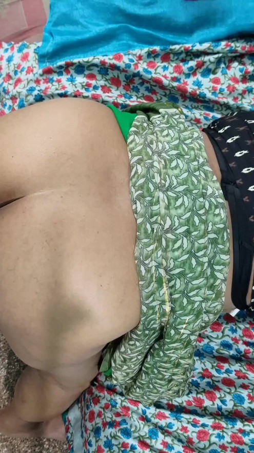 Aunty has hot and painful sex while she is alone at home. Real homemade. | Clip 2
