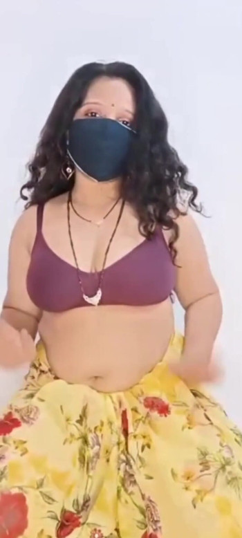 Trenutak koji morate vidjeti iz "Desi indijske tete ki jawani kya mast figure i prljavih razgovora"