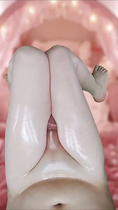 Bastante deliciosas piernas aceitadas y brillante piel suave, sabroso muslos femboy piernas suaves y linda polla masturbándose