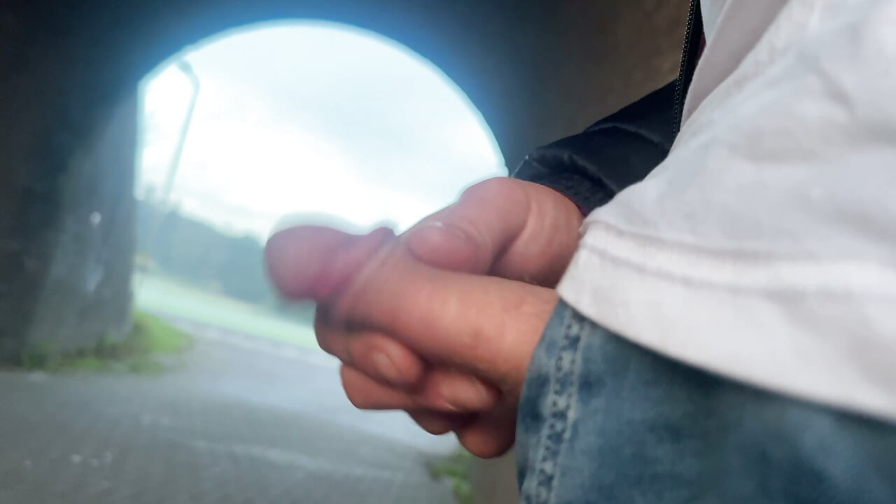 I waited for the blonde girl to see me jerk