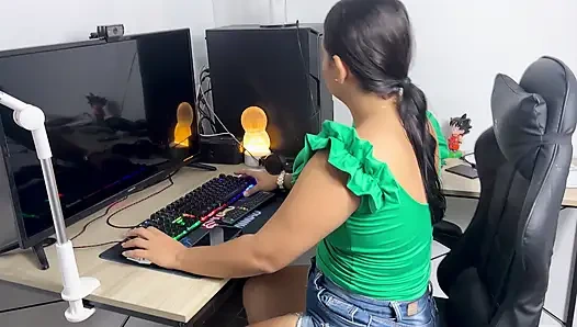 Allein zu Hause mit meinem Stiefbruder, ich brauche etwas Sperma