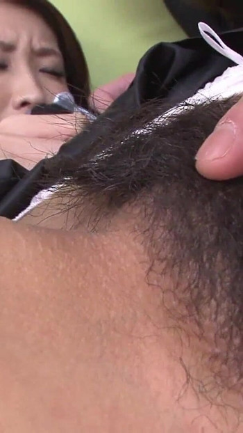 18 岁的日本女孩在课堂上与年长的老师学习性。日本业余性学校 | 短片 3