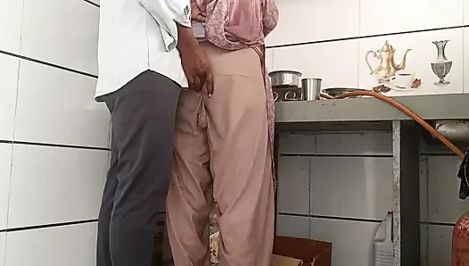 Rasoi mein bhabhi ji ke sath masti