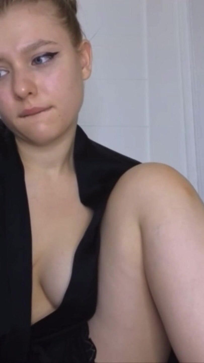 Zapanjujući trenutak iz "First time anal fingering"