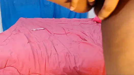 Kuzeninin önünde büyük yarak emiyor