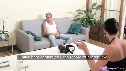 Female Agent - punk-rockerin fickt agentin muschi hart und lässt sperma auf ihrem arsch