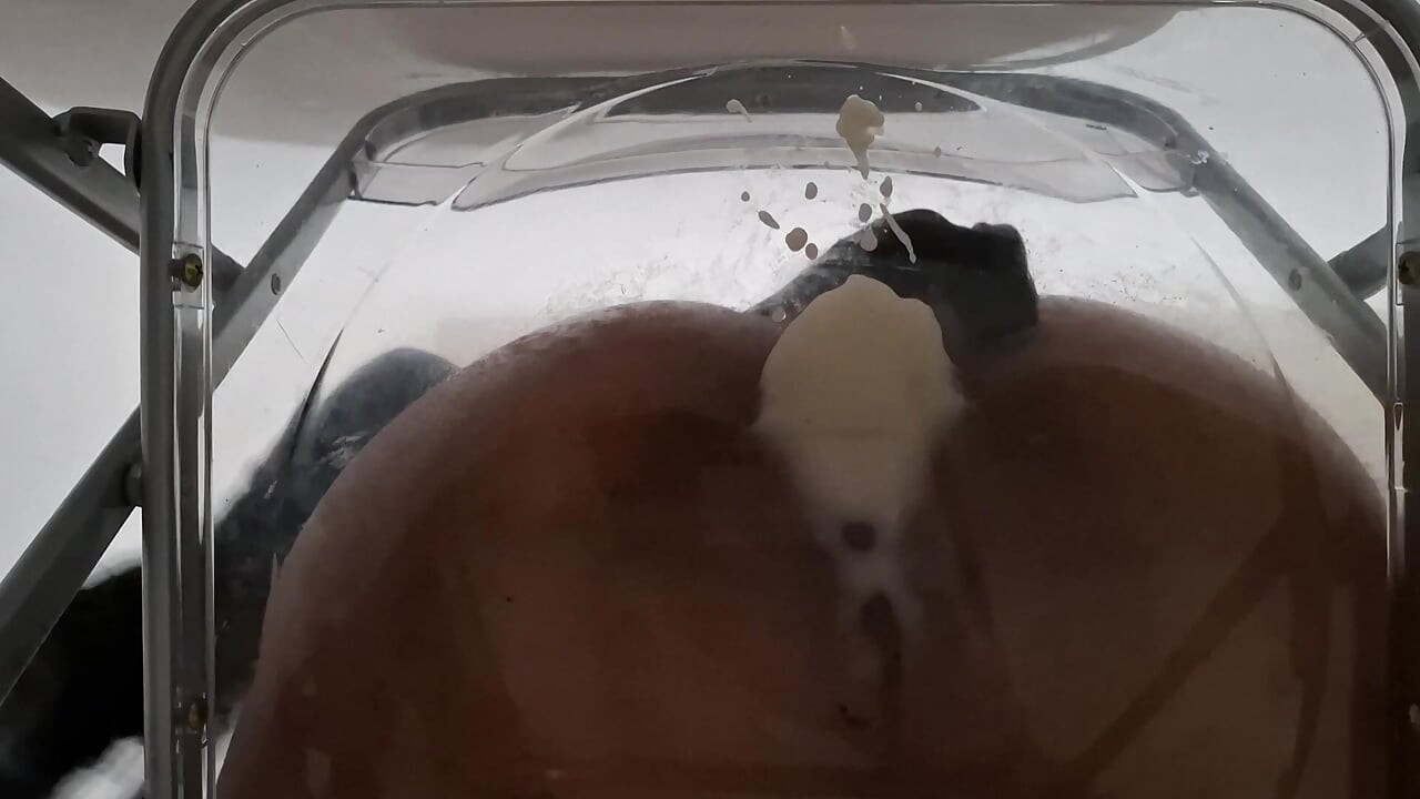 POV: 투명한 의자에서 딜도를 타고 후장 질싸와 후장 질싸