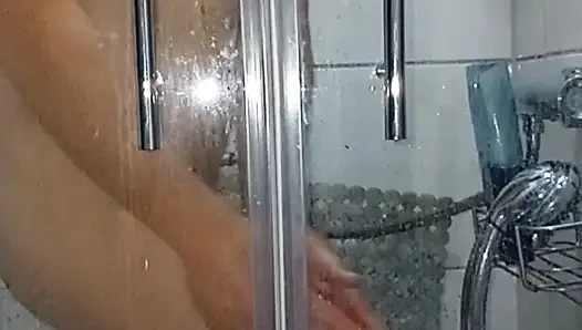 Banyoda duş