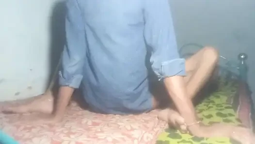 Seks pertama kali dengan bhabhi India
