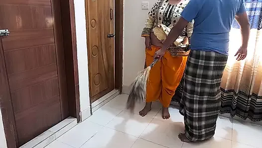 (Desi Priya) Sasurji Ne Apne Bete Ki Patni Ke Sath Kia Kand - Jabardasti Anal Fucked when she was sweeping