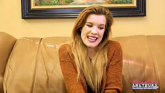 Огненная рыжая тинка Keaton грязно лижет очко страстной задницы, лижет жару!