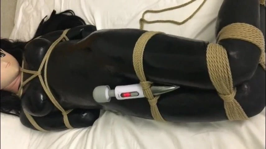Legare kigurumi în latex vibrând