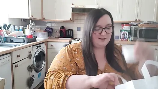 Ssbbw vs godzilla burger yiyor