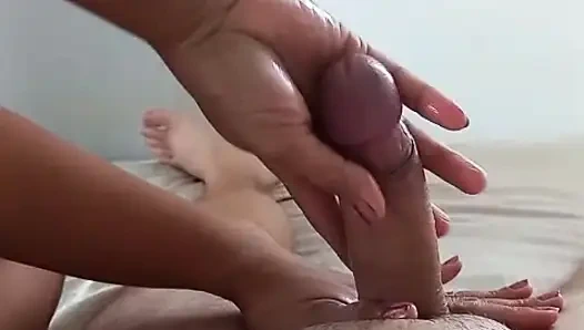 Asiatische Ölschwanzmassage mit happy end - POV leidenschaftlicher handjob (Trailer)