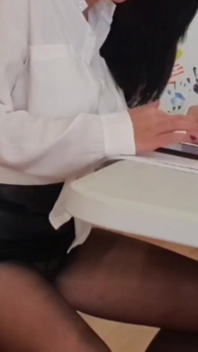 เลขาเซ็กซี่วันแรกของการทํางานเครื่องแบบสุดฮอต | คลิป 1