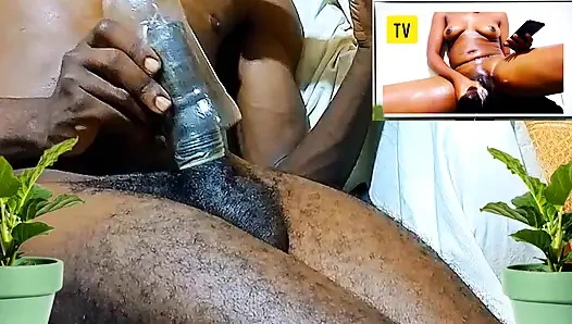 Solo-masturbation mit aubergine und flasche beim anschauen heißer porno-video, bis ich KOMMEN komme. Ficken, als wäre es echte muschi!