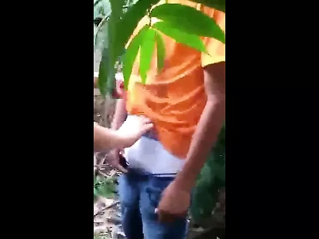 2 transexuales mamada en la favela