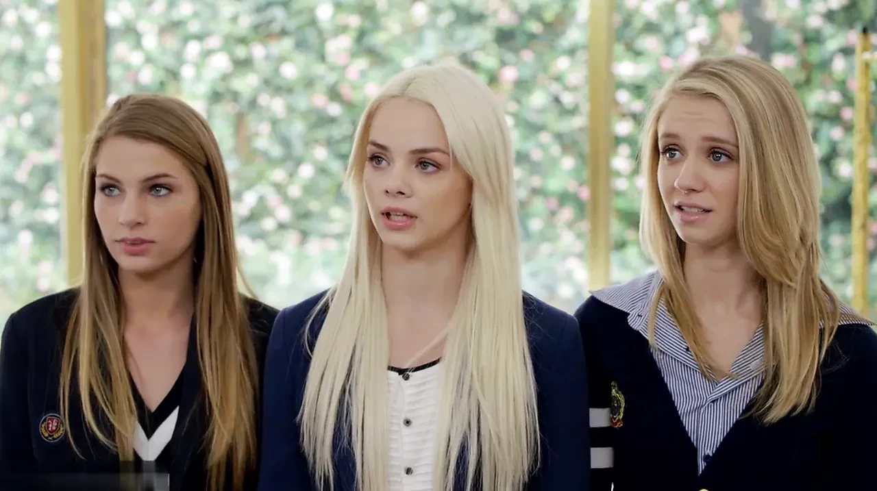 Elsa Jean、Rachel James和Sydney Cole和3个黑人