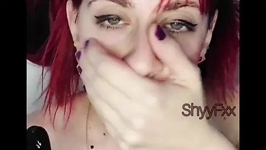 Gauchita arkadaşın seni oyuncak satın almak için seks dükkanına götürüyor