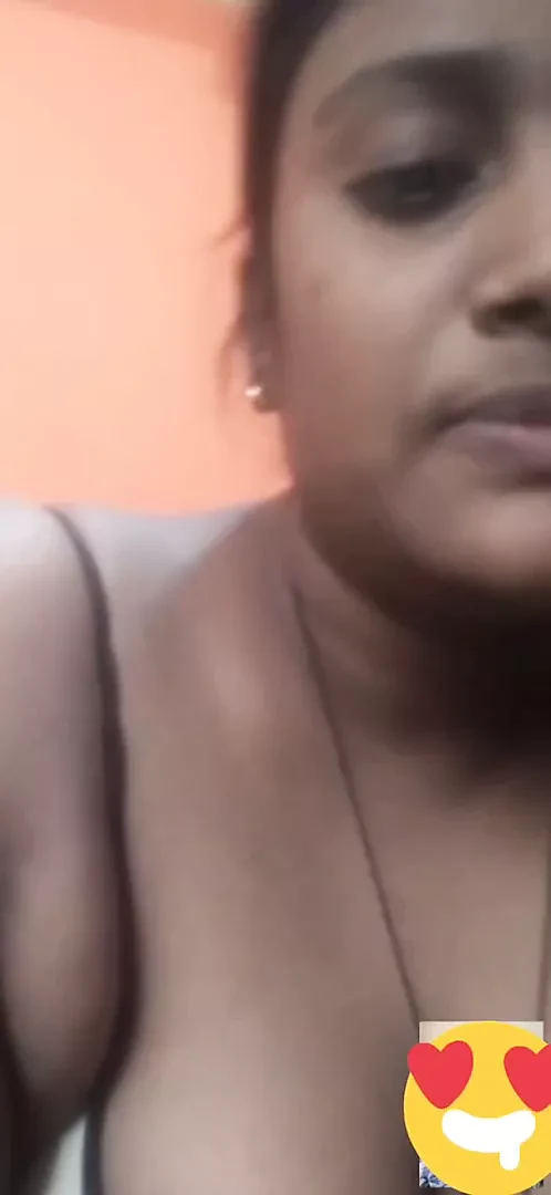 Mysore aunty showing boobs