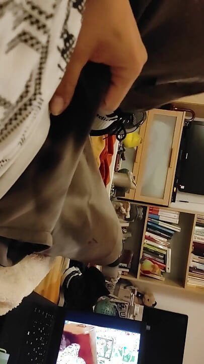 Mood in Bed, Dirtyjunk Bro Watching Porn