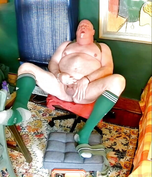 Jerk off in Green!