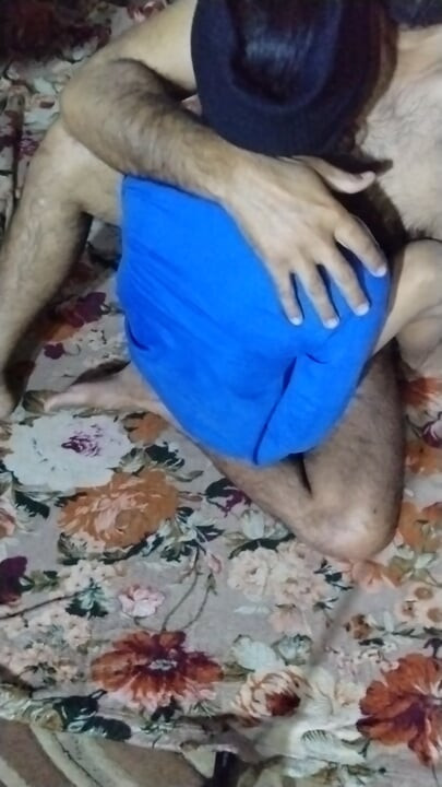 Prietenă pakistaneză frumoasă școlăreață savurează pe deplin