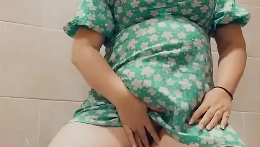 Beni bir barda gördüğünü ve beni tuvaletlere kadar takip ettiğini hayal et